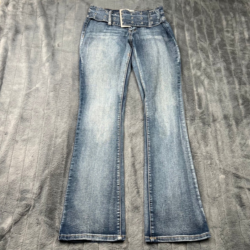 Madden Girl Women Blue Flare Jeans Grommet Belt Y2K Medium Wash Size 3 RN128692